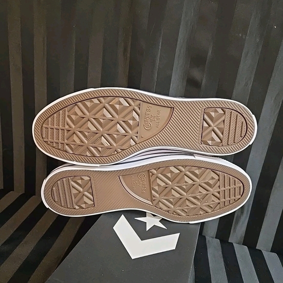 Unisex Converse Chuck Taylor All Star Hi Top Sneakers Men US 9 Women US 11 White - Picture 8 of 9